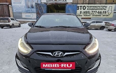 Hyundai Solaris II рестайлинг, 2013 год, 940 000 рублей, 3 фотография