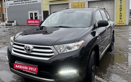 Toyota Highlander III, 2013 год, 2 500 000 рублей, 2 фотография