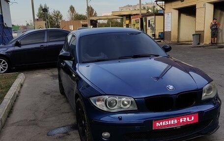 BMW 1 серия, 2006 год, 650 000 рублей, 1 фотография