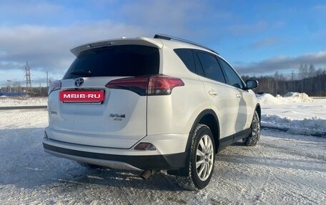 Toyota RAV4, 2018 год, 3 200 000 рублей, 5 фотография