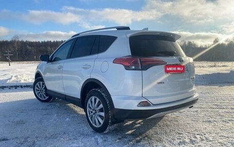 Toyota RAV4, 2018 год, 3 200 000 рублей, 14 фотография