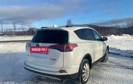 Toyota RAV4, 2018 год, 3 200 000 рублей, 7 фотография