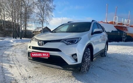 Toyota RAV4, 2018 год, 3 200 000 рублей, 13 фотография