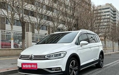 Volkswagen Touran III, 2021 год, 2 360 000 рублей, 1 фотография