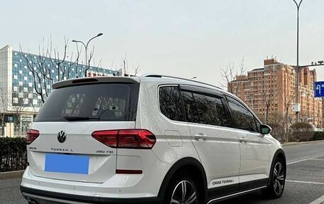 Volkswagen Touran III, 2021 год, 2 360 000 рублей, 4 фотография