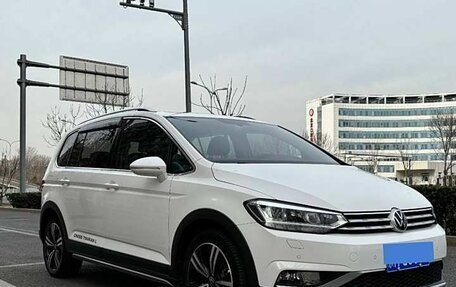 Volkswagen Touran III, 2021 год, 2 360 000 рублей, 3 фотография