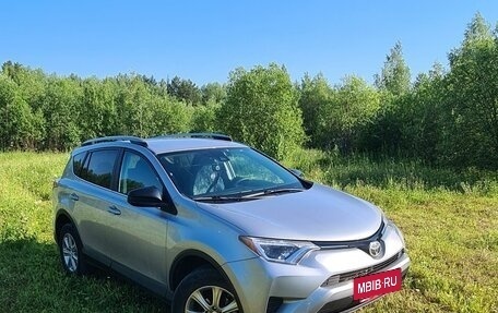 Toyota RAV4, 2017 год, 2 285 000 рублей, 4 фотография