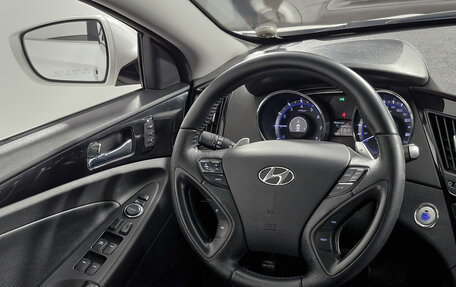 Hyundai Sonata VI, 2011 год, 1 067 000 рублей, 18 фотография