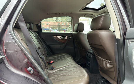 Infiniti QX70, 2013 год, 2 900 000 рублей, 21 фотография