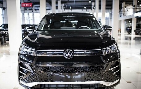 Volkswagen Tiguan, 2024 год, 6 450 000 рублей, 2 фотография