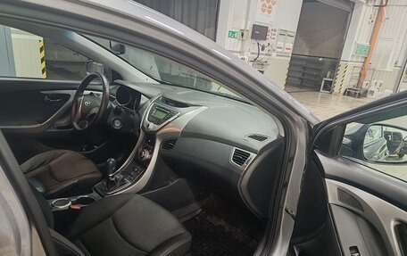 Hyundai Elantra V, 2012 год, 970 000 рублей, 13 фотография