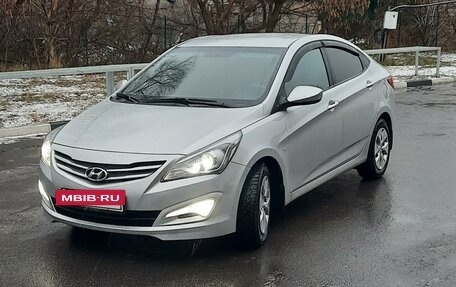 Hyundai Solaris II рестайлинг, 2015 год, 1 200 000 рублей, 2 фотография