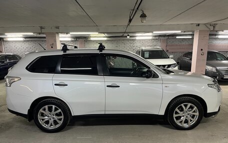 Mitsubishi Outlander III рестайлинг 3, 2014 год, 1 475 000 рублей, 5 фотография