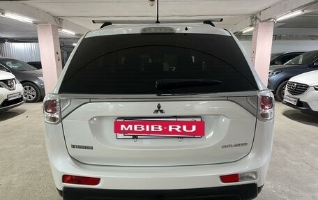 Mitsubishi Outlander III рестайлинг 3, 2014 год, 1 475 000 рублей, 7 фотография