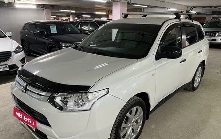 Mitsubishi Outlander III рестайлинг 3, 2014 год, 1 475 000 рублей, 2 фотография