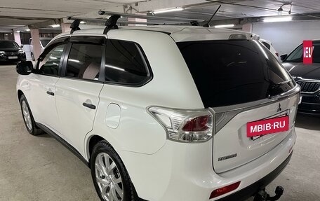 Mitsubishi Outlander III рестайлинг 3, 2014 год, 1 475 000 рублей, 8 фотография