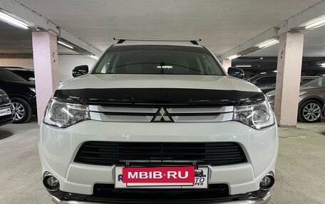 Mitsubishi Outlander III рестайлинг 3, 2014 год, 1 475 000 рублей, 3 фотография