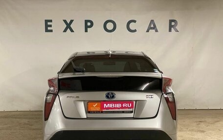 Toyota Prius IV XW50, 2017 год, 1 720 000 рублей, 4 фотография