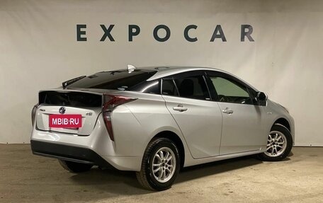 Toyota Prius IV XW50, 2017 год, 1 720 000 рублей, 5 фотография