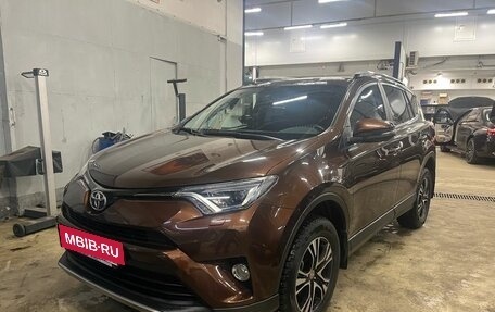 Toyota RAV4, 2017 год, 2 700 000 рублей, 2 фотография