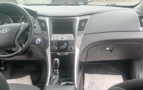 Hyundai Sonata VI, 2011 год, 1 220 000 рублей, 6 фотография