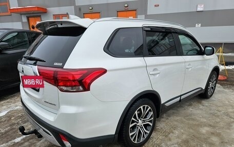 Mitsubishi Outlander III рестайлинг 3, 2016 год, 1 600 000 рублей, 4 фотография