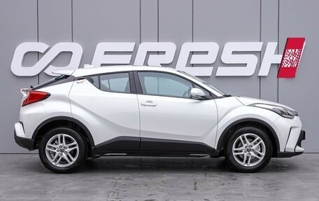 Toyota C-HR I рестайлинг, 2024 год, 3 580 000 рублей, 5 фотография