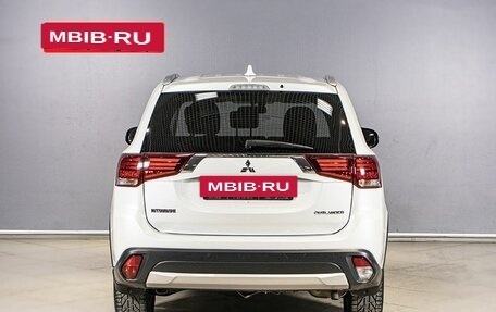 Mitsubishi Outlander III рестайлинг 3, 2017 год, 2 177 200 рублей, 10 фотография