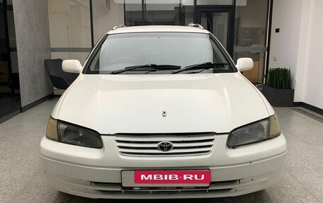 Toyota Camry, 1997 год, 550 000 рублей, 2 фотография