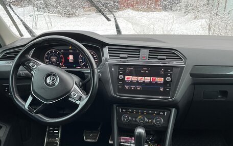 Volkswagen Tiguan II, 2018 год, 2 750 000 рублей, 3 фотография