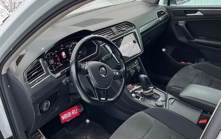 Volkswagen Tiguan II, 2018 год, 2 750 000 рублей, 2 фотография