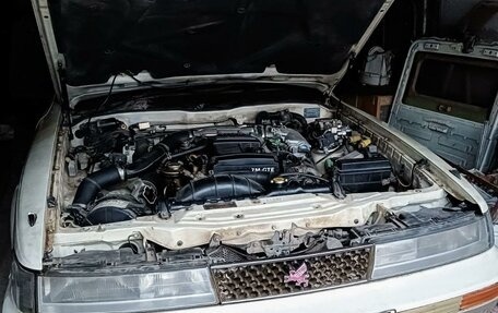 Toyota Soarer, 1986 год, 280 000 рублей, 2 фотография