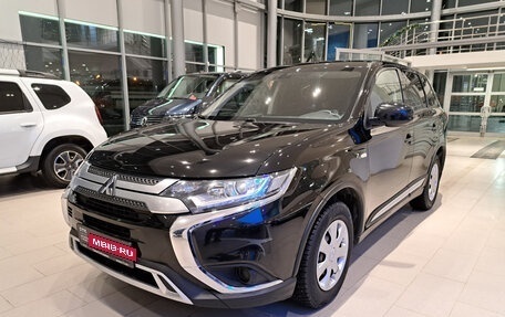 Mitsubishi Outlander III рестайлинг 3, 2020 год, 2 349 000 рублей, 1 фотография