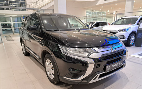 Mitsubishi Outlander III рестайлинг 3, 2020 год, 2 349 000 рублей, 3 фотография