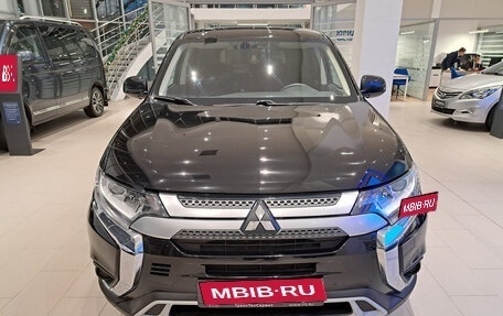 Mitsubishi Outlander III рестайлинг 3, 2020 год, 2 349 000 рублей, 2 фотография