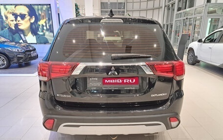 Mitsubishi Outlander III рестайлинг 3, 2020 год, 2 349 000 рублей, 6 фотография