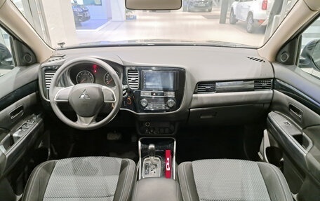 Mitsubishi Outlander III рестайлинг 3, 2020 год, 2 349 000 рублей, 14 фотография