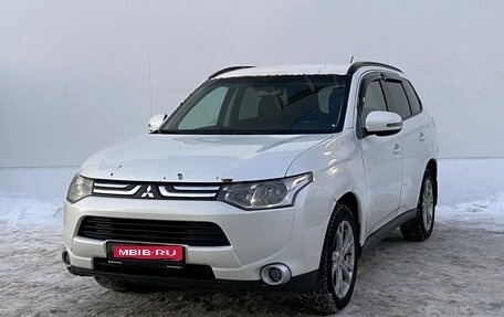 Mitsubishi Outlander III рестайлинг 3, 2013 год, 890 000 рублей, 1 фотография