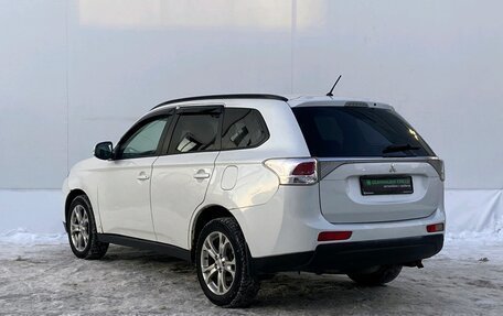 Mitsubishi Outlander III рестайлинг 3, 2013 год, 890 000 рублей, 7 фотография