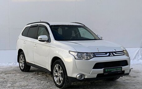 Mitsubishi Outlander III рестайлинг 3, 2013 год, 890 000 рублей, 3 фотография