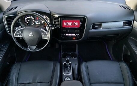 Mitsubishi Outlander III рестайлинг 3, 2013 год, 890 000 рублей, 12 фотография