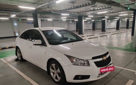 Chevrolet Cruze II, 2011 год, 680 000 рублей, 3 фотография