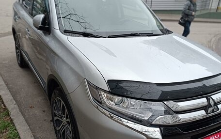 Mitsubishi Outlander III рестайлинг 3, 2018 год, 2 370 000 рублей, 5 фотография