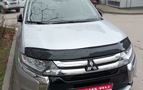 Mitsubishi Outlander III рестайлинг 3, 2018 год, 2 370 000 рублей, 6 фотография