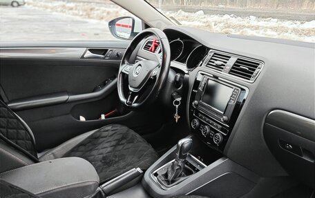 Volkswagen Jetta VI, 2016 год, 1 570 000 рублей, 12 фотография