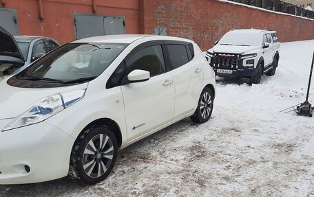 Nissan Leaf I, 2017 год, 899 000 рублей, 2 фотография