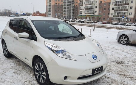 Nissan Leaf I, 2017 год, 899 000 рублей, 4 фотография