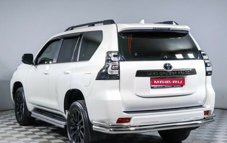 Toyota Land Cruiser Prado 150 рестайлинг 2, 2022 год, 8 990 000 рублей, 7 фотография