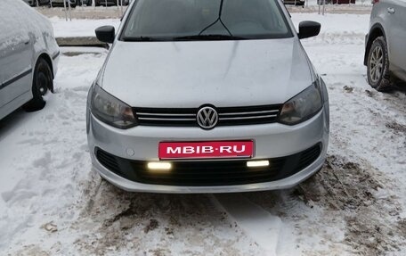 Volkswagen Polo VI (EU Market), 2013 год, 750 000 рублей, 1 фотография