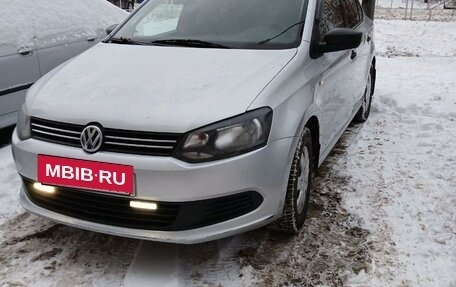 Volkswagen Polo VI (EU Market), 2013 год, 750 000 рублей, 2 фотография